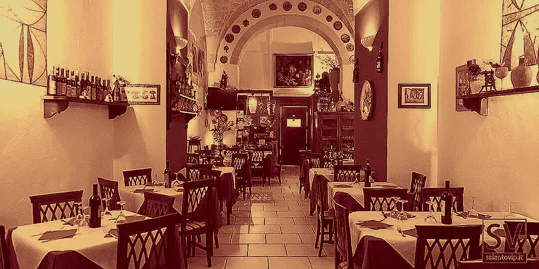Interno dell'Osteria Le Volte con le tipiche volte in pietra leccese